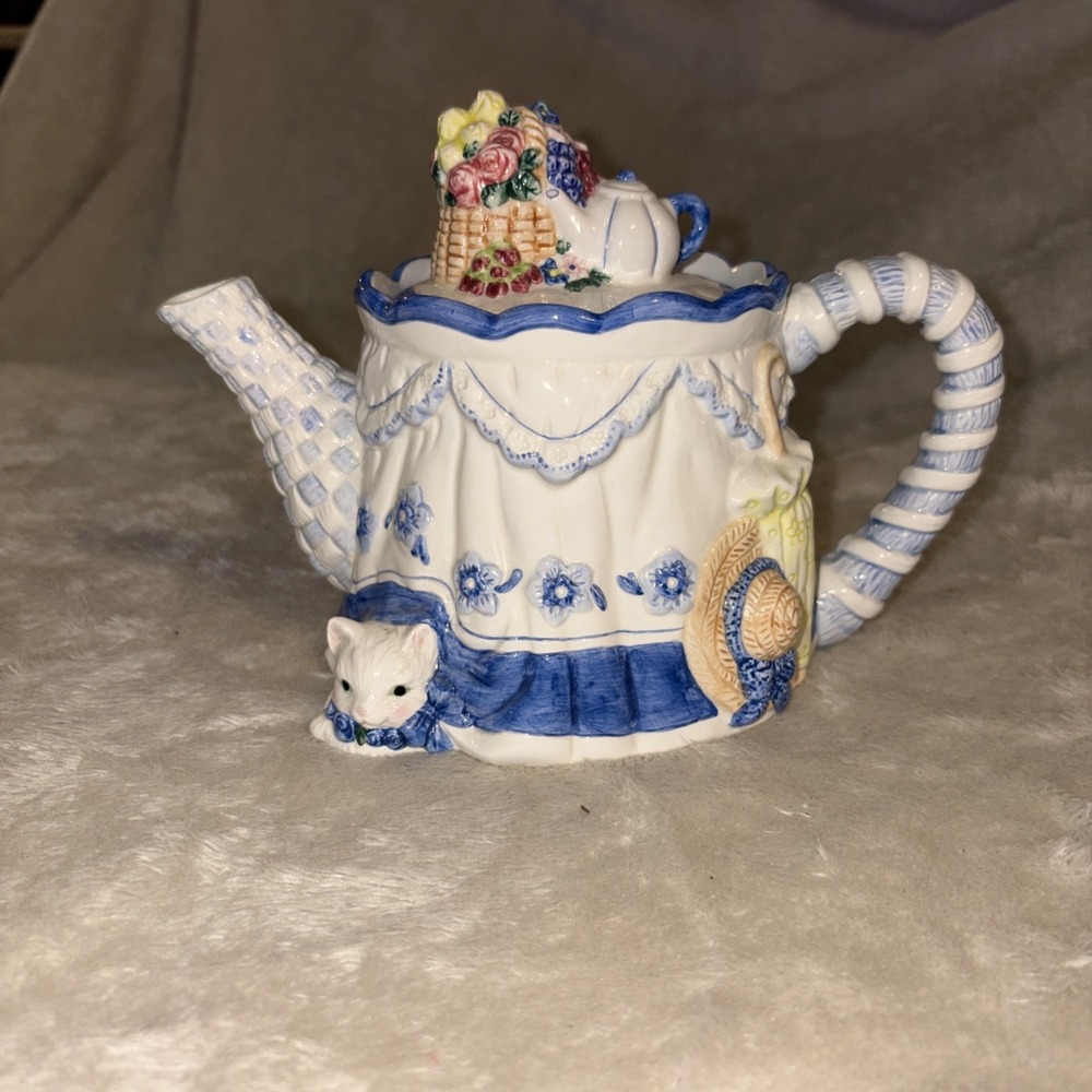 Vintage 1997 Avon Whimsical Cottage Cat Floral Blue & White  Teapot